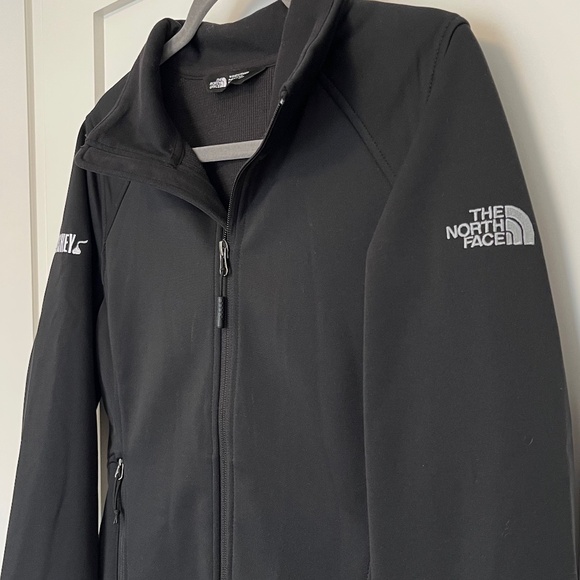 The North Face Black Soft Shell Women's Zip up Jacket with Hershey's Emblem - Picture 3 of 10